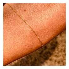 Load image into Gallery viewer, Bracelet ANNE-SO - Extra Thin Chain Classic and Delicate 18k gold
