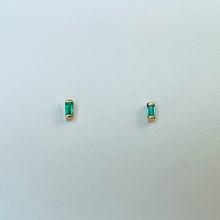 Load image into Gallery viewer, Earrings ISA - Baguette Emerald Studs 0.5mm - 18K gold
