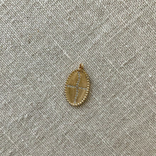 Load image into Gallery viewer, MARGOT Medaillon 18k Yellow Gold with Diamonds
