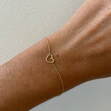 Load image into Gallery viewer, Bracelet LEILA - Chain Bracelet With Heart 18K Gold
