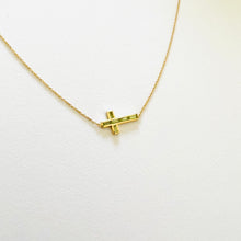 Load image into Gallery viewer, Necklace REMI Chain &amp; Baguette Peridot Cross 18 carats Gold
