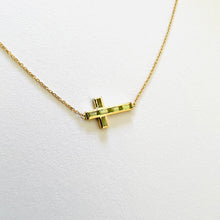 Load image into Gallery viewer, Necklace REMI Chain &amp; Baguette Peridot Cross 18 carats Gold
