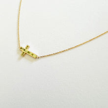 Load image into Gallery viewer, Necklace REMI Chain &amp; Baguette Peridot Cross 18 carats Gold
