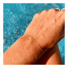 Load image into Gallery viewer, Bracelet ANNE-SO - Extra Thin Chain Classic and Delicate 18k gold
