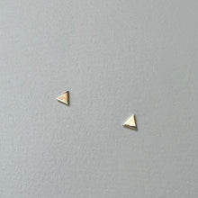 Load image into Gallery viewer, Earrings HELENE  Small Triangle Delicates Pyramids 18K Gold
