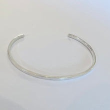 Load image into Gallery viewer, Bracelet PASCAL - Open Bangle Ribbon - Engraving On Demand
