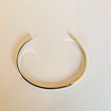 Load image into Gallery viewer, Bracelet PASCAL - Open Bangle Ribbon - Engraving On Demand
