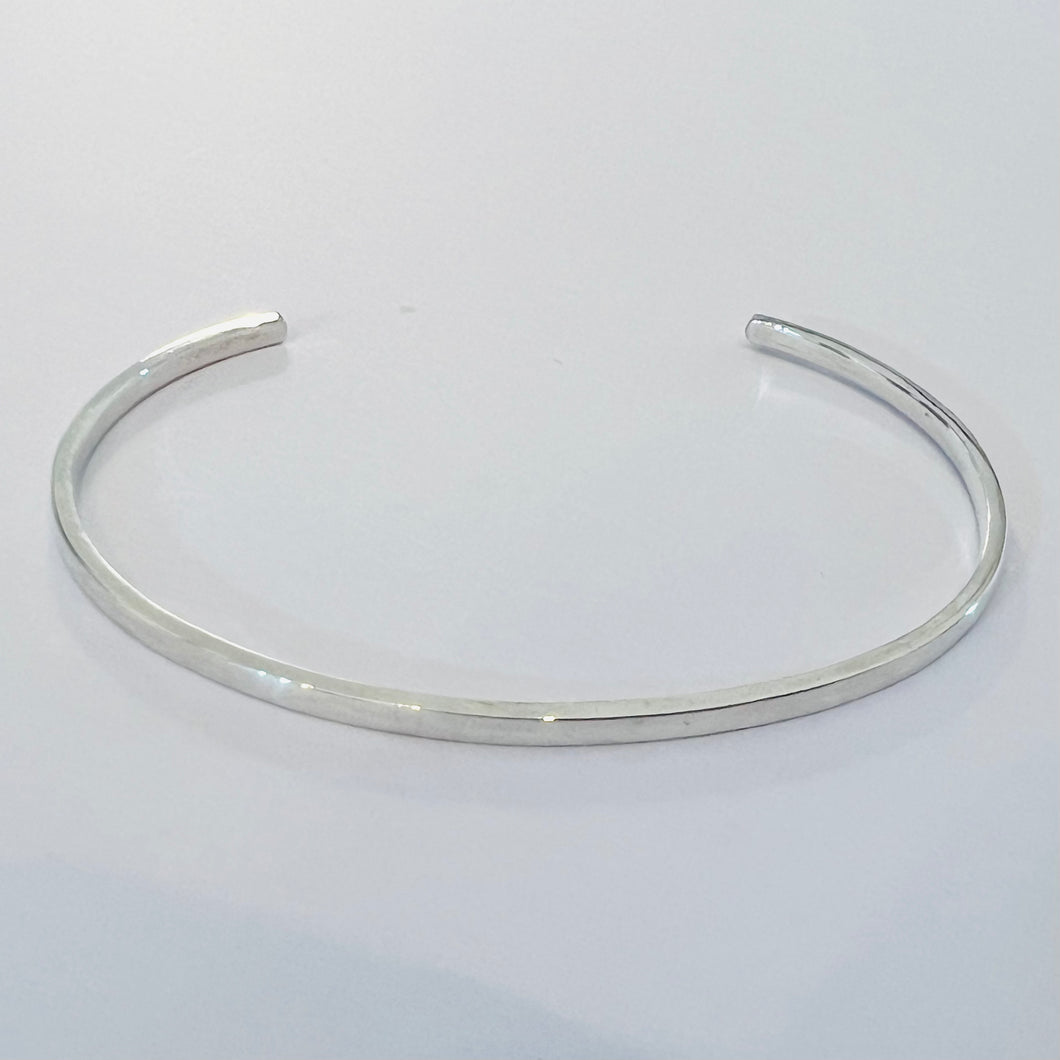 Bracelet PASCAL - Open Bangle Ribbon - Engraving On Demand