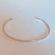 Load image into Gallery viewer, Bracelet PASCAL - Open Bangle Ribbon - Engraving On Demand

