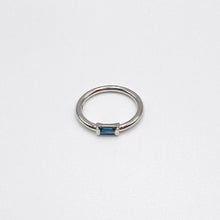 Load image into Gallery viewer, Ring AUDE 18K Gold Ring Blue Sapphire Baguette Cut

