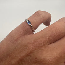 Load image into Gallery viewer, Ring AUDE 18K Gold Ring Blue Sapphire Baguette Cut
