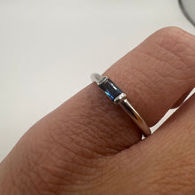 Load image into Gallery viewer, Ring AUDE 18K Gold Ring Blue Sapphire Baguette Cut
