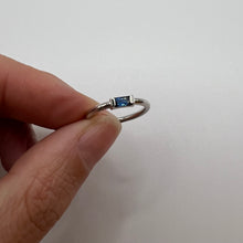 Load image into Gallery viewer, Ring AUDE 18K Gold Ring Blue Sapphire Baguette Cut
