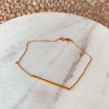 Load image into Gallery viewer, Bracelet LOUISE - Extra thin chain with gold Baguette 18K Gold
