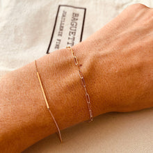 Load image into Gallery viewer, Bracelet LOUISE - Extra thin chain with gold Baguette 18K Gold
