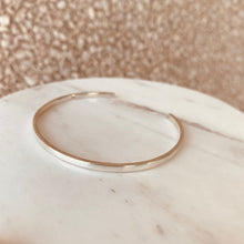 Load image into Gallery viewer, Bracelet PASCAL - Open Bangle Ribbon - Engraving On Demand

