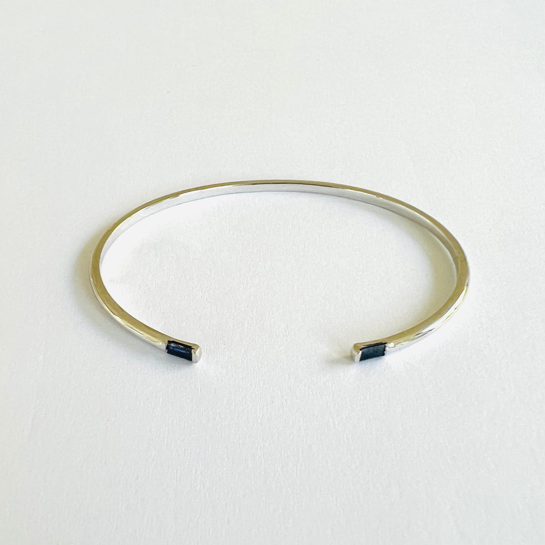 Bracelet EMMA - Open Bangle & Baguette Sapphire 18K Gold
