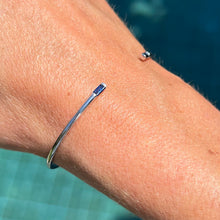 Load image into Gallery viewer, Bracelet EMMA - Open Bangle &amp; Baguette Sapphire 18K Gold
