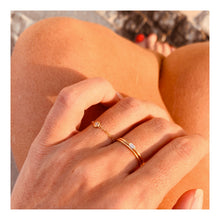 Load image into Gallery viewer, MODEL CLEMENCE 18K Gold Ring and Baguette Diamond Cut 0.06ct
